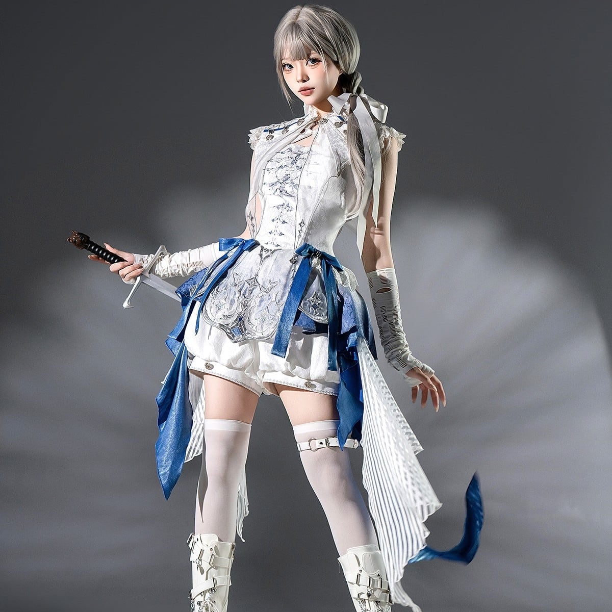 Elegant Sleeveless Blue Prince Ensemble