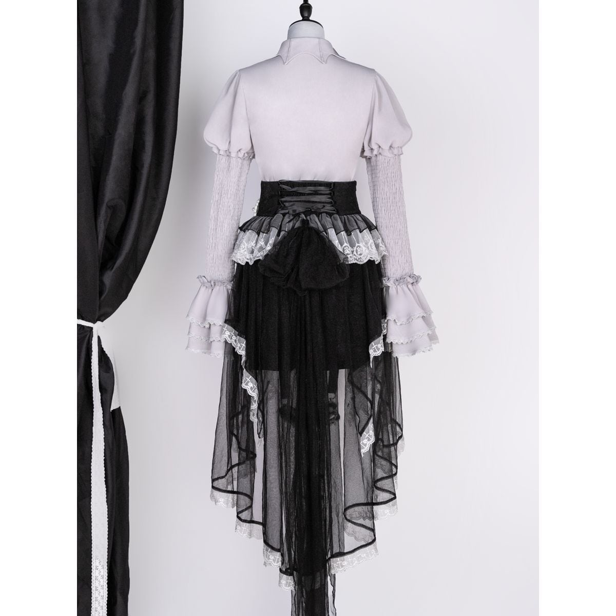 Elegant Gothic Lace Sleeve Ensemble