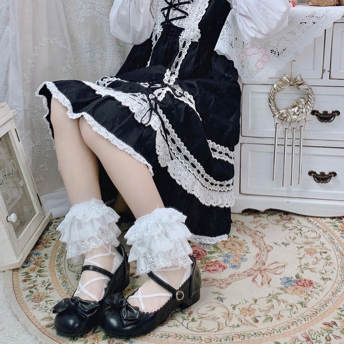 Gothic Ruffle Cuff Ankle Socks