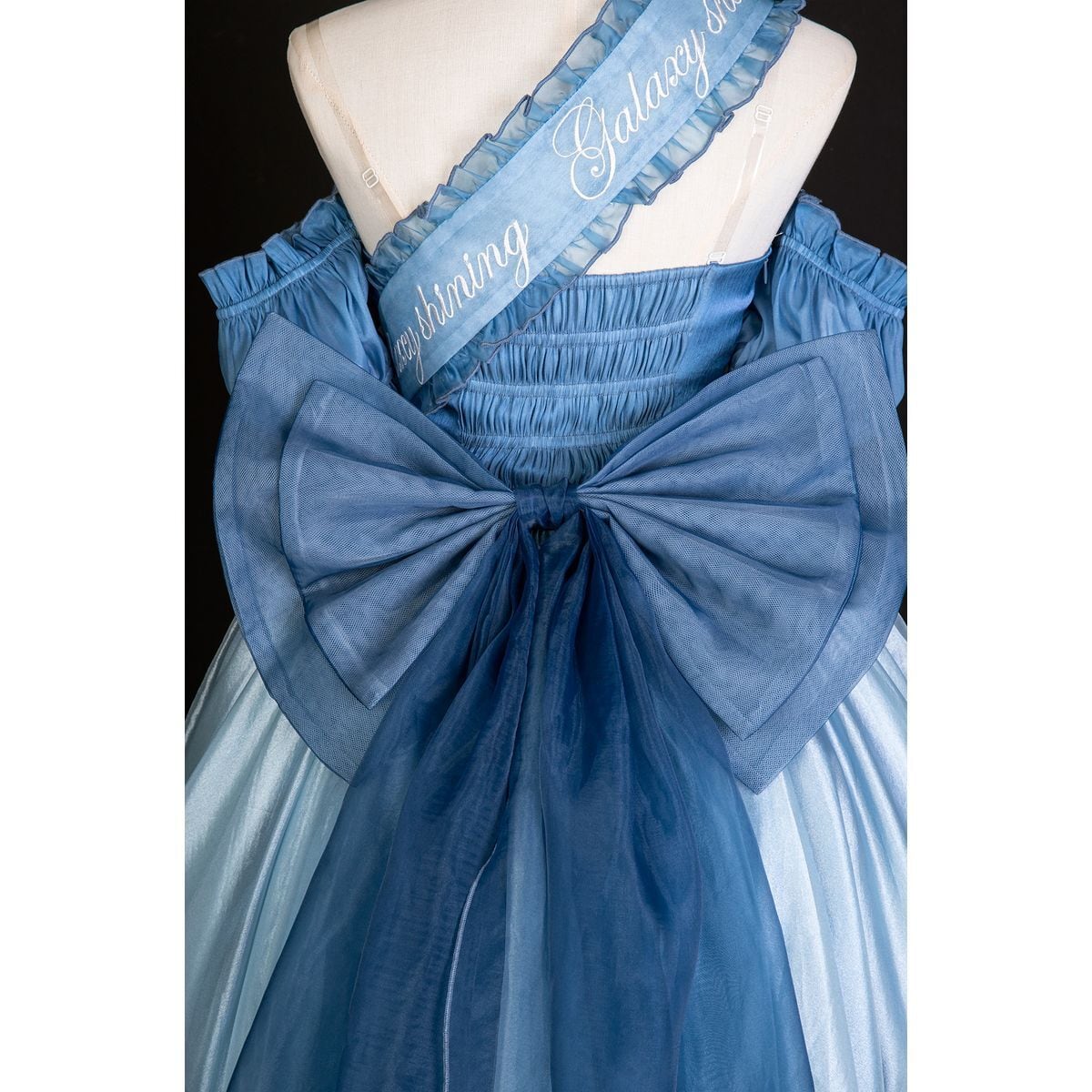 Graceful Pearl Frill Dress Outfit