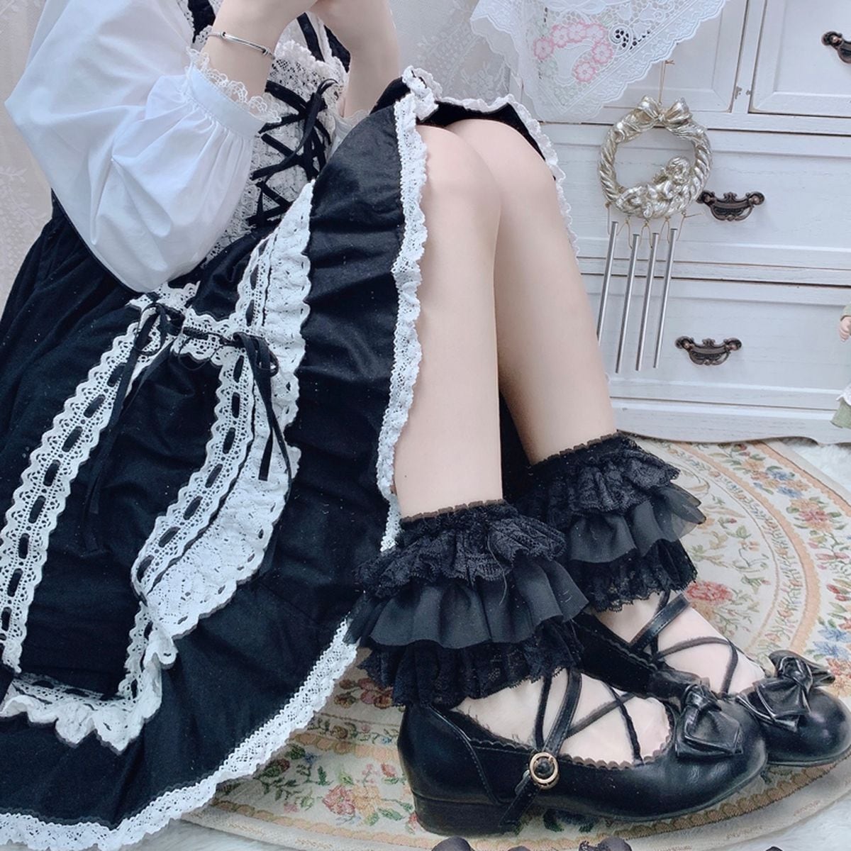 Gothic Ruffle Cuff Ankle Socks