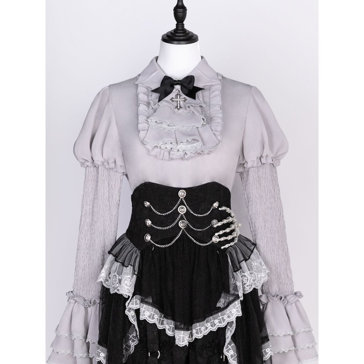 Elegant Gothic Lace Sleeve Ensemble