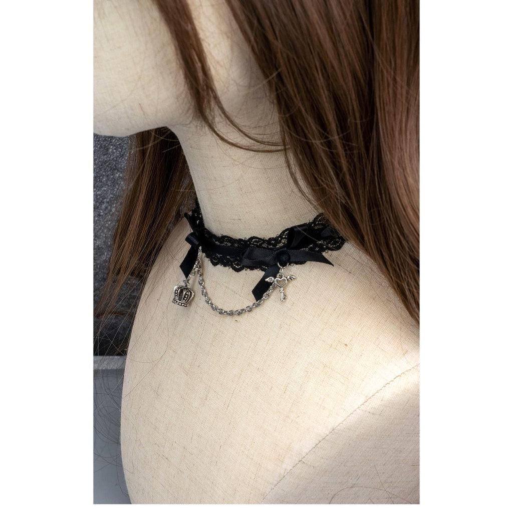 Crown Charm Ribbon Choker