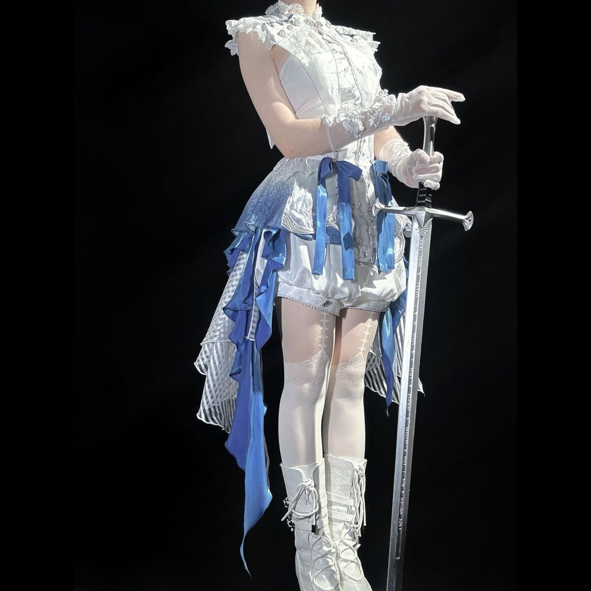 Elegant Sleeveless Blue Prince Ensemble