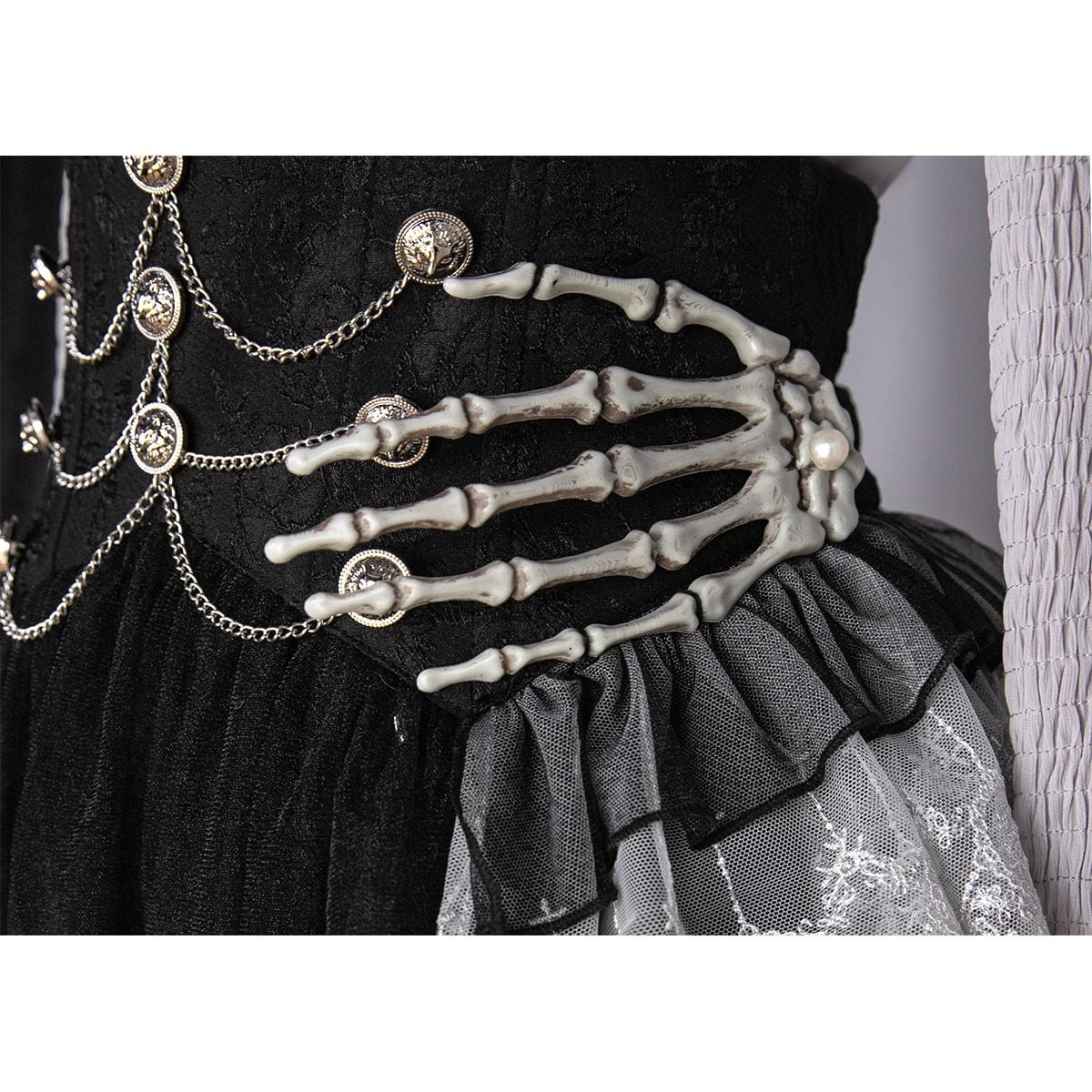 Elegant Gothic Lace Sleeve Ensemble