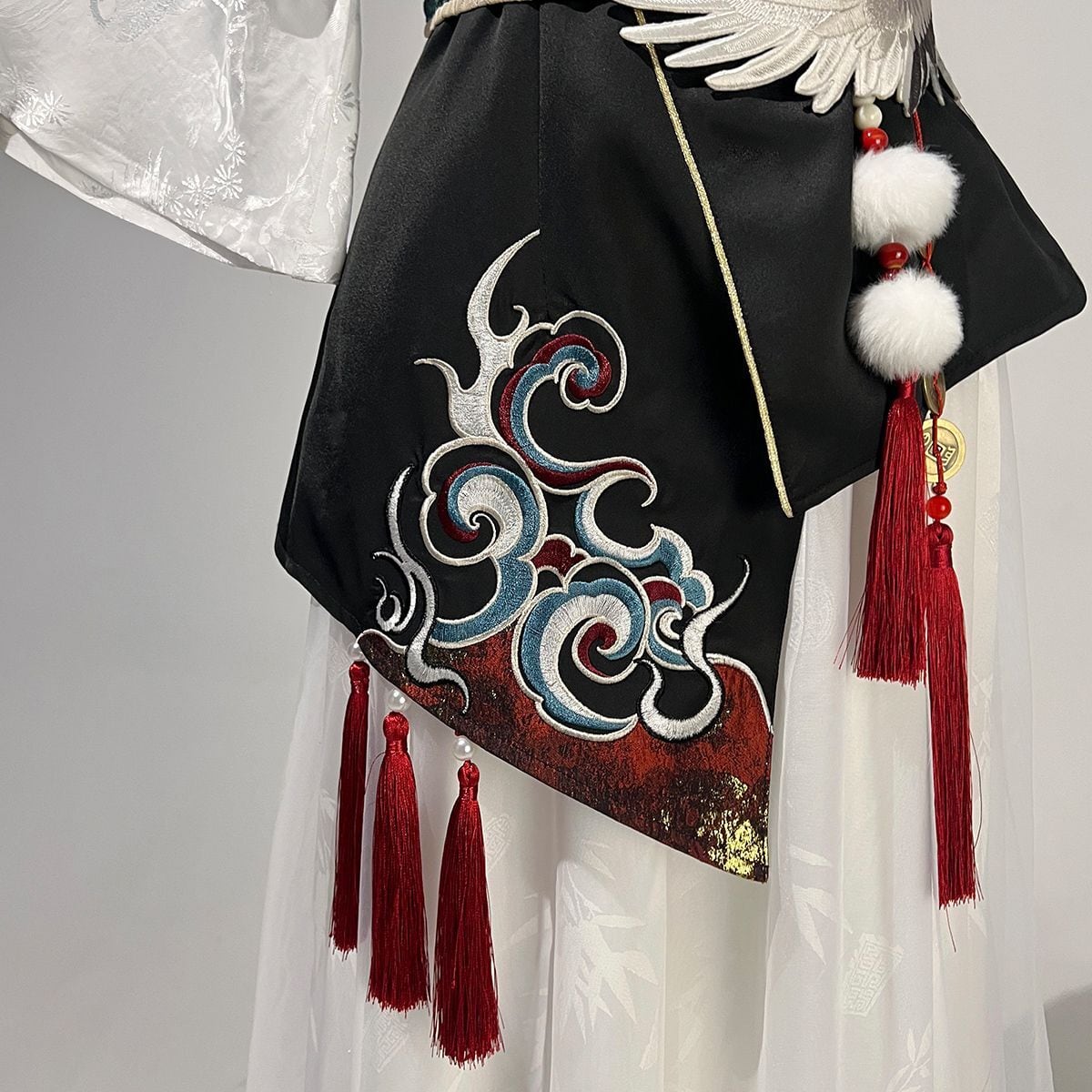 Asymmetrical Oriental-Inspired Set