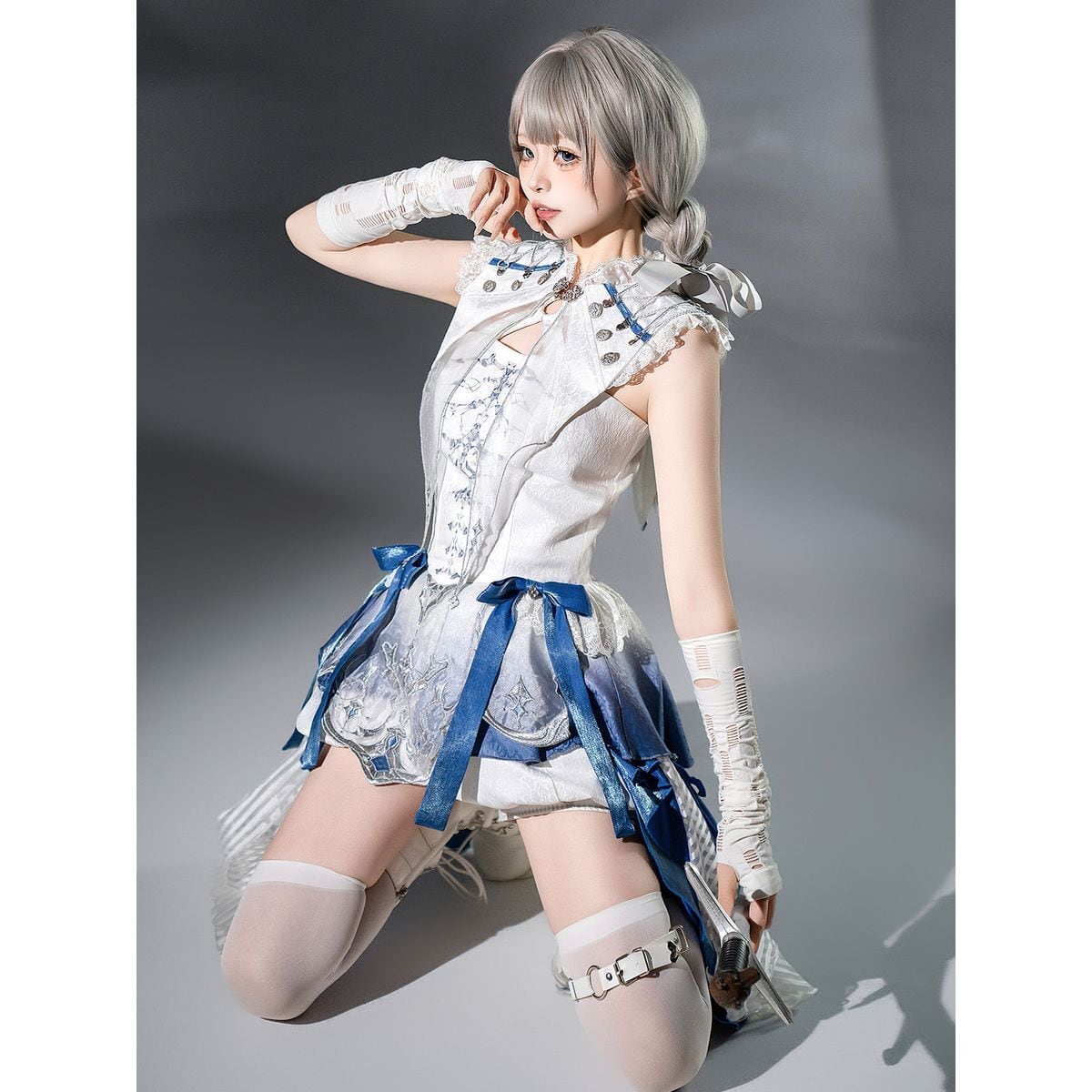 Elegant Sleeveless Blue Prince Ensemble