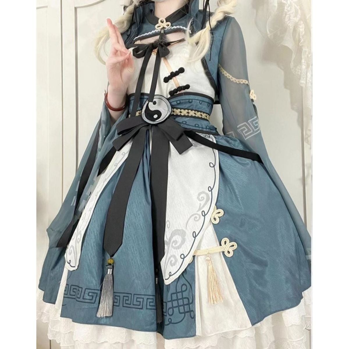 Elegant Eastern Fantasy Outfit