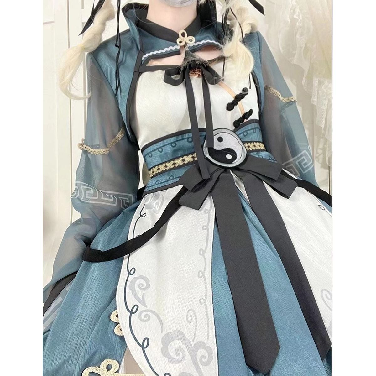 Elegant Eastern Fantasy Outfit